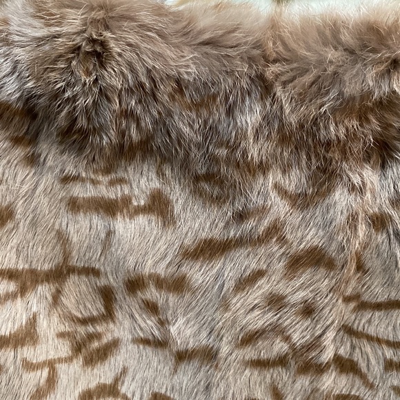 Olive does Olive rabbit fur jacket 🧥 L will fit S & M - Picture 5 of 16